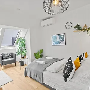 Apartment Near Klinik Floridsdorf - 3 Min To Supermarket And Pharmacy - On-site Parking For 19,90 Eur, Vienna